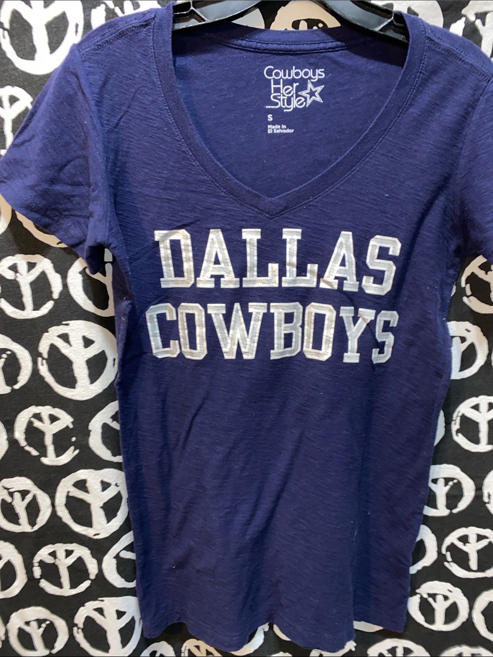 DALLAS COWBOYS NAVY TEE SZ S V-NECK SHORT SLV